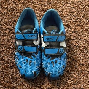 Boys indoor soccer shoes